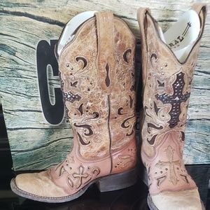 Corral boots